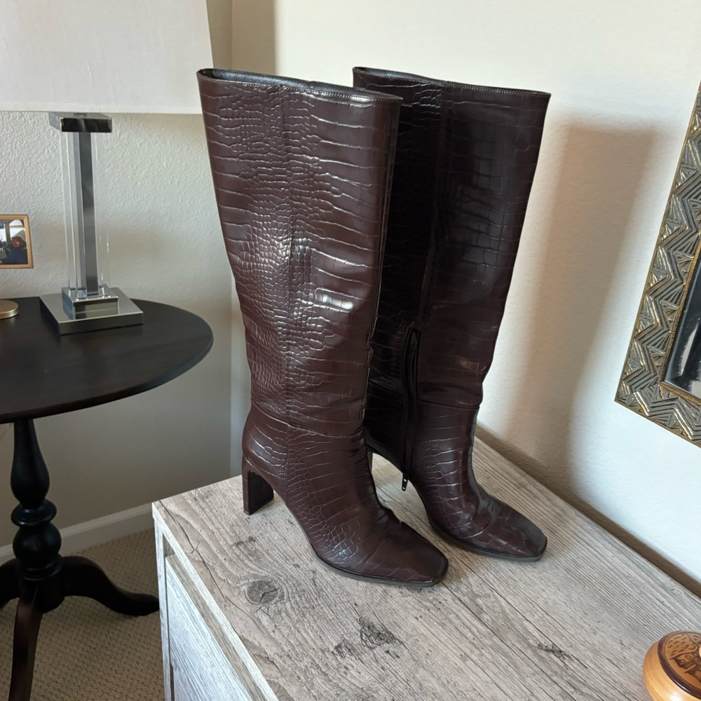 Elegant Croc-Embossed Heeled Boots in Dark Brown